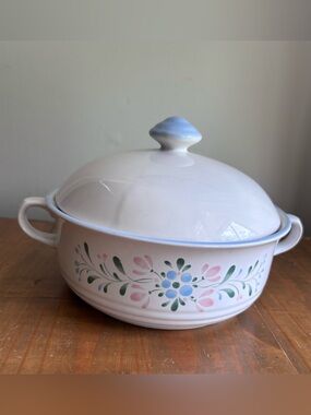 VTG Fascino Stoneware Japan Floral Casserole Dish-2 Quart with Lid-Blue/Pink